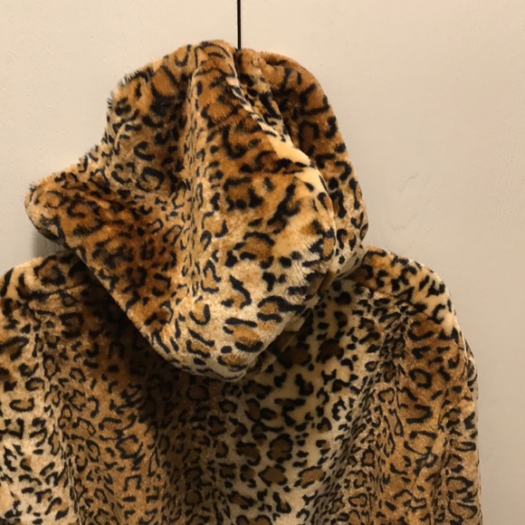 Leopard colored suede like jacket - Picture 2 of 3